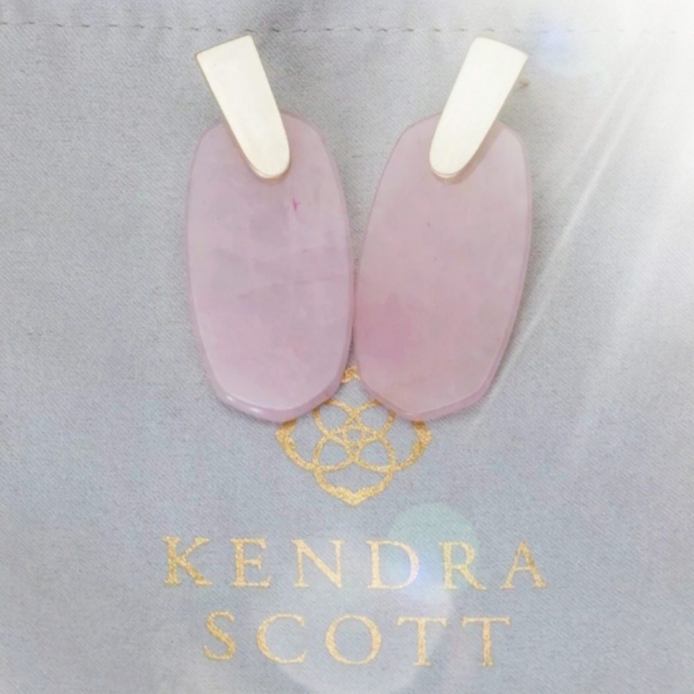 ☆New☆
Kendra Scott Aragon Drop Earrings
In Pink